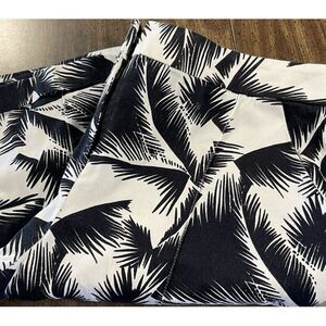 ASOS Shorts Women's Size 8 Chino Bermuda Zip Pockets Palm Leaf Print Black White